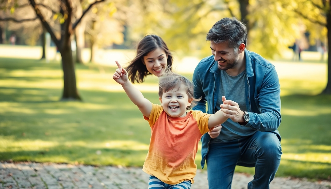 Elternteil spielt mit Kind im Park und fördert positive Kindererziehung durch gemeinsame Aktivitäten.
